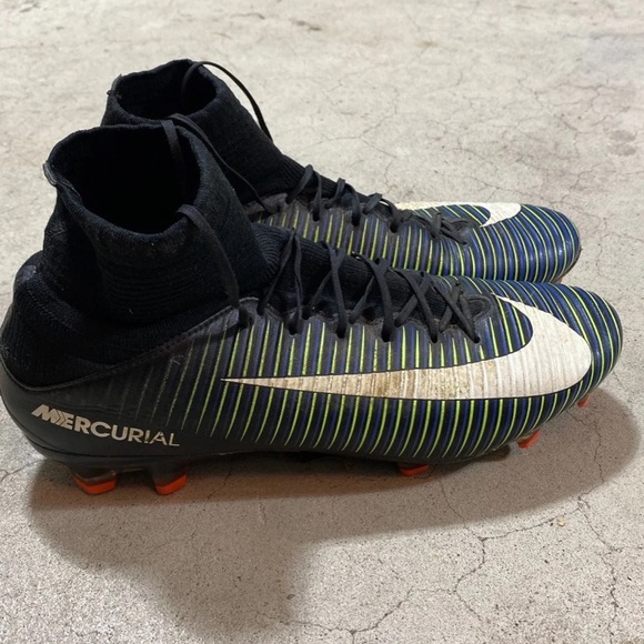 Athletic_Shoes